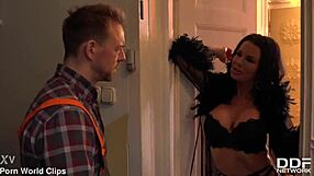 इंडियन मिल्फ डबल एनल पेनेट्रेशन में गहरी इच्छाएं महसूस करती है