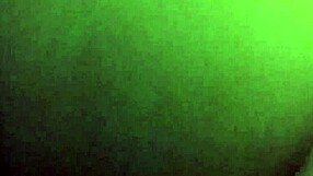 मेरी गर्लफ्रेंड Tonya ने घरेलू क्लिप में बड़ी बालों वाली गांड दिखाई