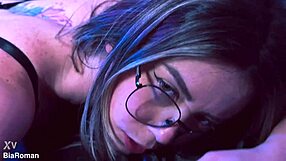 हॉर्नी लैटिना स्लट्स जंगली सेशन में पैरों को गुदगुदाने और चूसने से कराहती हैं