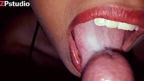 लैटिना जवान लड़की चूसती है और मुँह में कम लेती है कलेक्शन