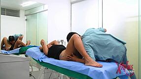 ये बस्टी वेनेजुएलन अपने डॉक्टर को क्विकी के लिए कैसे चोदती है?