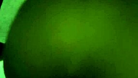 Vecina viene por su dosis de leche!