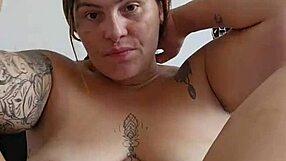 Gosto que me fode desse jeito arrega�ando o meu cu com dildo anal