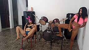 Watch sexy girls dancing and choosing the best