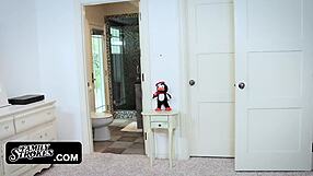 Hey, horny Sophia Wilde craves banging a huge cock right now!