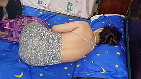 Un hermanastro seduce a su hermana en suBED