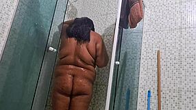 Madrasta safada excita enteado safado com seu jeito sensual