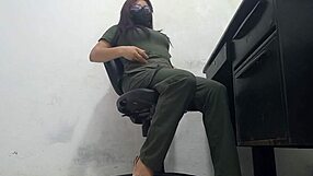 बहुत फेमिनाइन डॉक्टर मरीज के सामने मस्तरबेट करती है जबकि मेडिकल केयर दे रही है