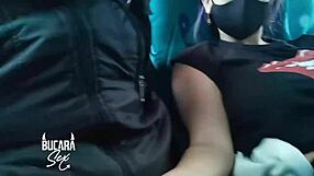 हॉर्नी गर्लफ्रेंड ने बोगोटा बस में ओरल सेक्स दिया, सब निगल लिया