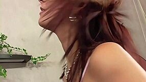 पेरिस रैक से सीधे ताजा और शानदार लग रही है