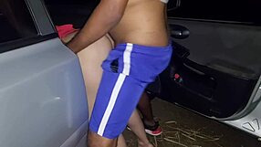 गोरी Casada जंगल में जोरदार सवारी, कार में बड़े चूचे दिखाए!