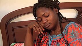 बनाना सेलर और कस्टमर रफ आउटडोर क्रीमपाई सेक्स में एंगेज होते हैं