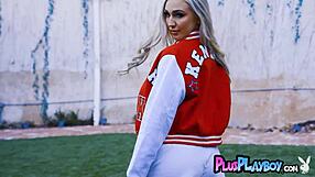 Stunning Blonde Milf Kendra Sunderland Strips Naked