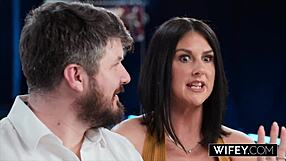 हबी ने देखा Sienna Rae को हार्ड डबल पेनेट्रेशन लेते हुए