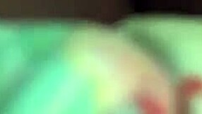 बनाना सेलर और कस्टमर रफ आउटडोर क्रीमपाई सेक्स में एंगेज होते हैं