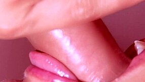 japanese cutie sucks me close up!