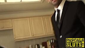 English MILF's ass stretched by queenjennyx1