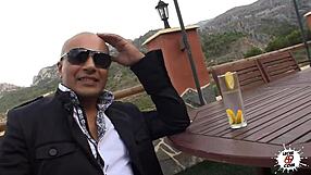 रंडी बाहर मोटा लंड चूसकर मास्टर से कमशॉट लेती