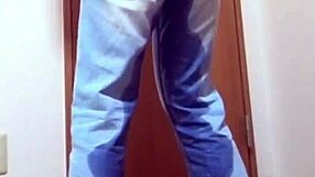 लड़की ने बाथरूम के इंतजार में जींस गीली कर दी, भाई ने कब्जा जो कर रखा है