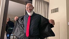 अवार्ड शो के बाद हॉट ब्लोंड मिल्फ को ब्लोजॉब और डॉगी चुदाई