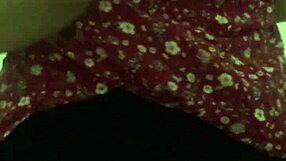 bajo la falda de mi vecina latina y cogemos