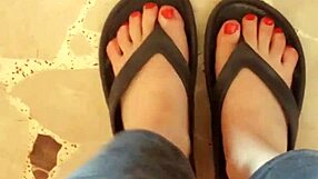 greta ha messo lo smalto alle unghie dei piedi