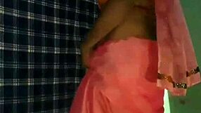 हॉट शीमेल साड़ी में सेक्सी मुझरा डांस से चौंका देती है