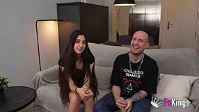 जवान Vanesa Merino स्पेनिश कास्टिंग में बूढ़े लंड को निगलती है