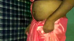 हॉट शीमेल साड़ी में सेक्सी मुझरा डांस से चौंका देती है