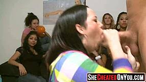 बेवफा स्लट्स नाइटक्लब में बड़े काले लंड की चाहत रखती हैं