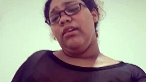 स्टेपमॉम की पढ़ाई में खलल डालते हुए वाइल्ड डॉगीस्टाइल मस्ती घरेलू क्लिप में