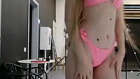 elza kom pink girl with big tits fetish