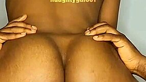 चूत की वेटनेस ड्रिप होती है जब वह उसे अच्छी तरह खाता है