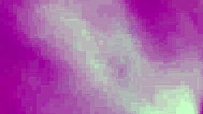 मिल्फ स्लट अपनी गर्म गीली चूत में उंगलियां डालती है