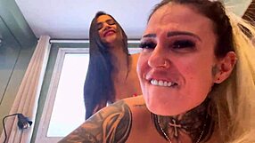 nossa aquela foda gostosa com a quentura da buceta bem gostosa buceta com buceta chupando um cu bem molhado prontos pra gozar muito nessa suruba o pinto latejando