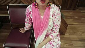 ऑफिस स्टाफ बॉस से प्रमोशन के लिए रफ हार्डकोर सेशन झेलती है