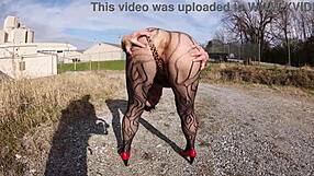 Curvy babe in thong walks docks 😏