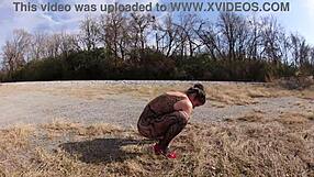 Curvy babe in thong walks docks 😏