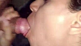 फार्मेसी डिलीवरी मैन के साथ हॉट क्लोज-अप ट्रेलर में सेक्स