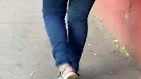 लैटिना नालगोना टाइट जींस में गरम तड़पाती है