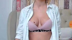 Louiseivyx Shows Off Big Tits and Ass in Topless Camshow