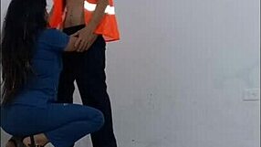 लॉन्जरी में नर्स ने सफाई वाले को लुभाकर खड़े-खड़े जंगली सेक्स किया