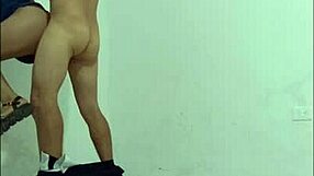 लॉन्जरी में नर्स ने सफाई वाले को लुभाकर खड़े-खड़े जंगली सेक्स किया