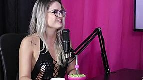 Compilados da Malu Paz on Bora Cast with Bruna Carlos in Sheer Red