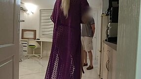 क्यूट डिलीवरी गाय को फूल लाने के बाद ब्लोजॉब मिला