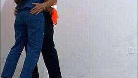 लॉन्जरी में नर्स ने सफाई वाले को लुभाकर खड़े-खड़े जंगली सेक्स किया