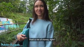 मैं क्रिस्टिना ग्रेस की आउटडोर ब्लोजॉब स्किल्स का रेजिस्ट नहीं कर सकती