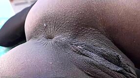 ब्लैक क्लोजअप मस्ती!