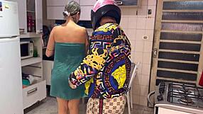 a minha esposa safada recebeu o entregador de agua totalmente pelada na porta de casa a foda mas gostosa q vos verao aqui com essa safada do bucetao quente e indo pra gozar dentro