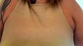 fui treina na academia na times square o bico do meu peito estavam durinho e estava escorrendo suor na minha buceta os gringos passava e olhava e colocava a mão no pau duro deles